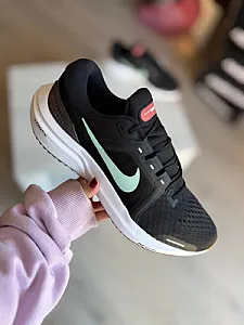 Nike Vomero 16 чорні - розмір 44 - фото 1