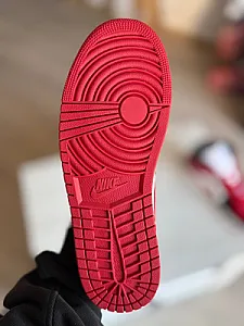 Nike Air Jordan 1 червоно-чорно-білі - розмір 43 - фото 5