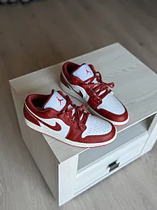 Nike Air Jordan 1 Low SE червоно-білі - розмір 45 - фото 4