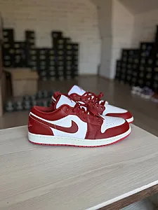 Nike Air Jordan 1 Low SE червоно-білі - розмір 45 - фото 6