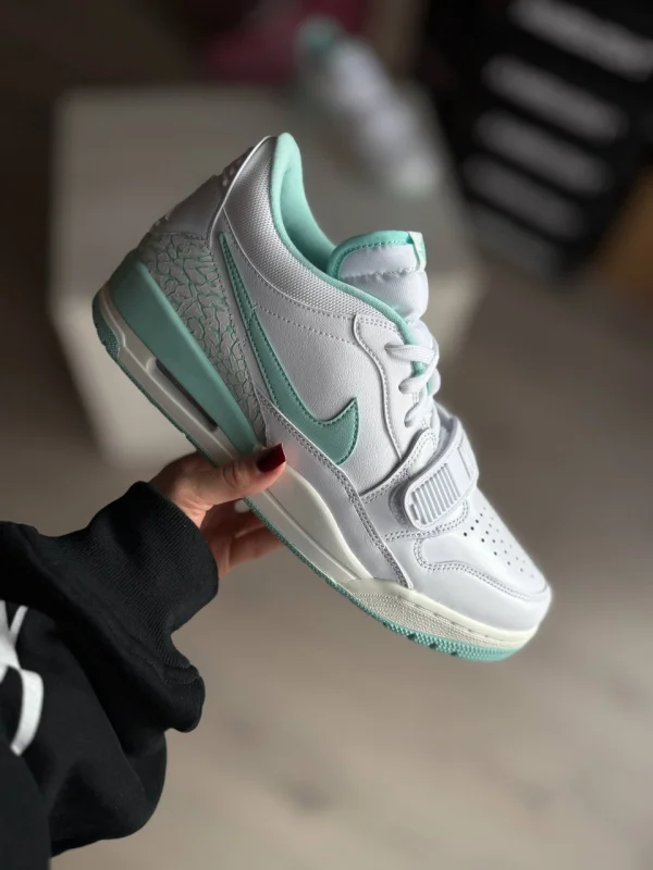 Nike Air Jordan Legacy 312 білі - розмір 44