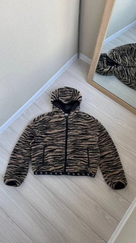 Calvin Klein шерпа тигрова - розмір L