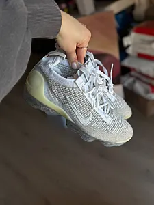 Nike Air Vapormax 2021 Fk сірі - розмір 37 - фото 2