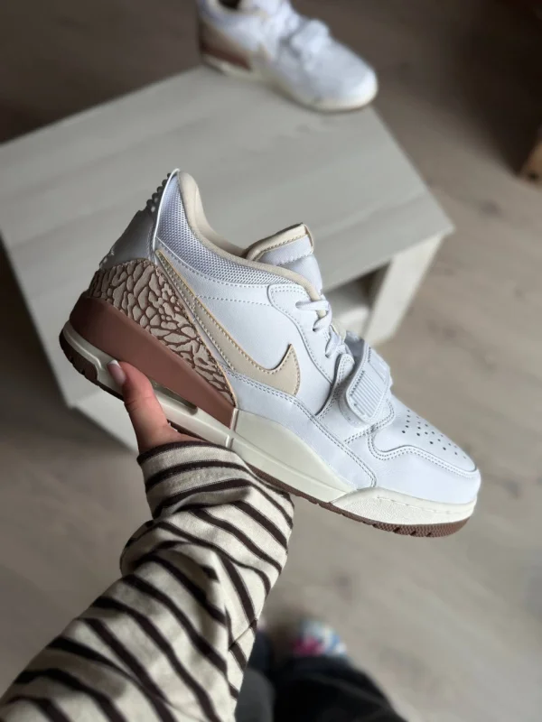 Nike Air Jordan Legacy 312 білі - розмір 44