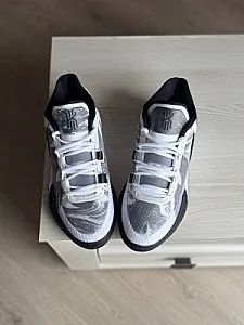 Nike Kyrie 8 сіро-білі - розмір 38 - фото 4