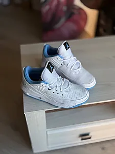 Nike Air Jordan Max Aura 5 білі - розмір 40 - фото 5