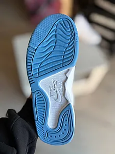 Nike Air Jordan Max Aura 5 білі - розмір 40 - фото 7