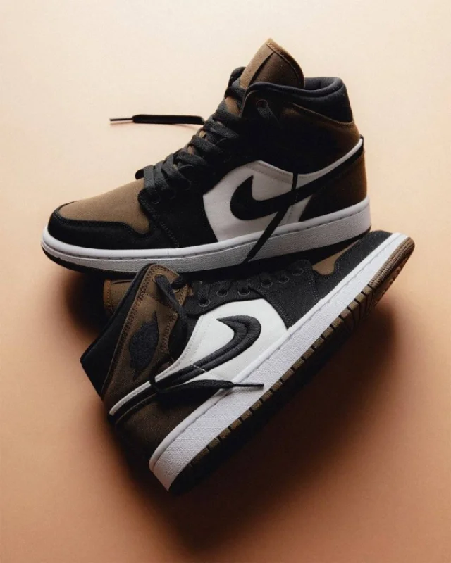 Nike Air Jordan 1 коричневі - розмір 43