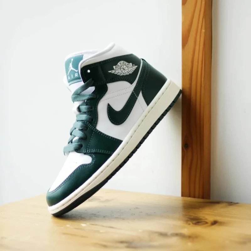 Nike Air Jordan 1 зелені та білі - розмір 44