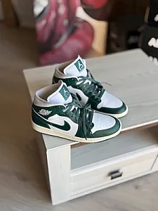 Nike Air Jordan 1 зелені та білі - розмір 44 - фото 5