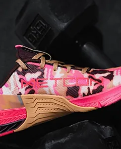 Nike Metcon 8 рожево-бежево-чорні - розмір 44 - фото 2
