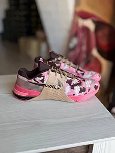 Nike Metcon 8 рожево-бежево-чорні - розмір 44 - фото 7