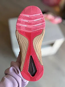 Nike Metcon 8 рожево-бежево-чорні - розмір 44 - фото 8