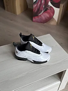 Nike Air Jordan Max Aura 6 білі - розмір 40 - фото 2