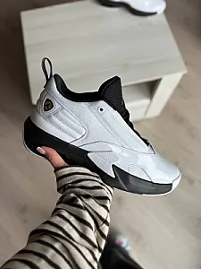 Nike Air Jordan Max Aura 6 білі - розмір 40 - фото 3