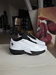 Nike Air Jordan Max Aura 6 білі - розмір 40 - фото 6