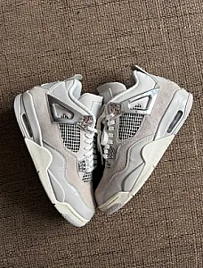 Nike Air Jordan 4 Retro Frozen Moments сірі - розмір 41 - фото 1