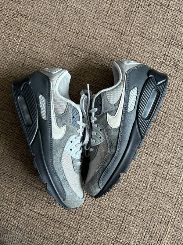 Nike Air Max 90 Essential сіро-чорні - розмір 41