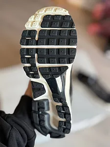 Nike Zoom Vomero 5 чорні - black, розмір 40 - фото 7