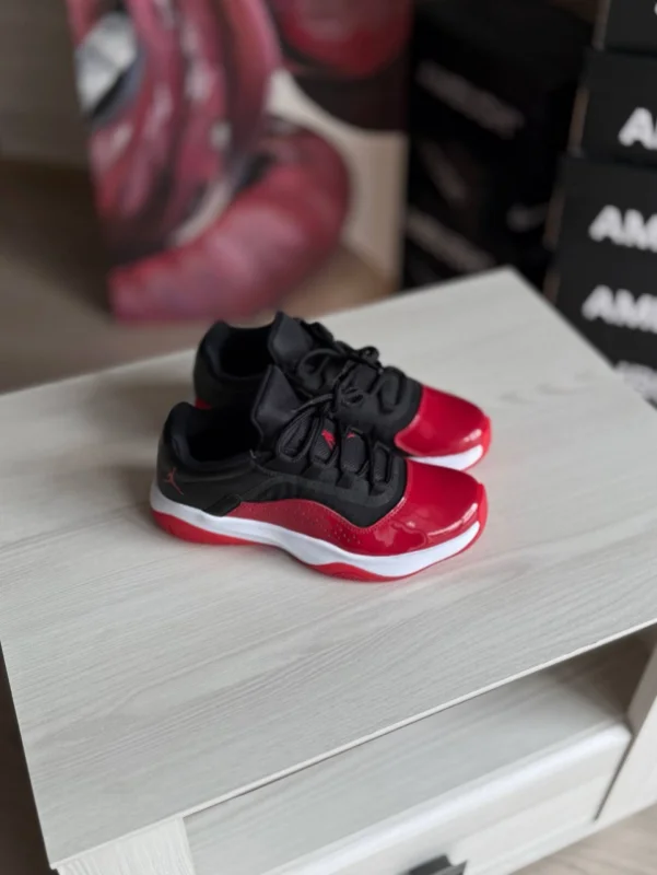 Nike Air Jordan 11 Cmft Low чорні з червоним - black, розмір 39