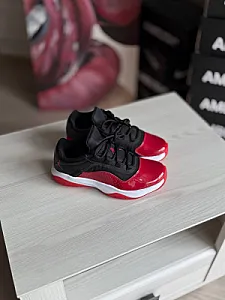 Nike Air Jordan 11 Cmft Low чорні з червоним - black, розмір 39 - фото 1