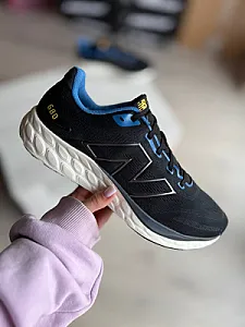 New Balance Fresh Foam 680 v8 чорні з синіми деталями - black, розмір 45 - фото 3