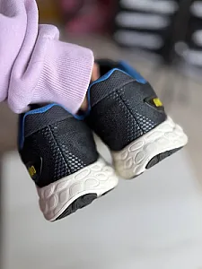 New Balance Fresh Foam 680 v8 чорні з синіми деталями - black, розмір 45 - фото 5