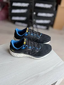New Balance Fresh Foam 680 v8 чорні з синіми деталями - black, розмір 45 - фото 7