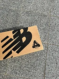 New Balance x PALACE 991 сірі з фіолетовими та рожевими вставками - multicolor, розмір 41 - фото 4